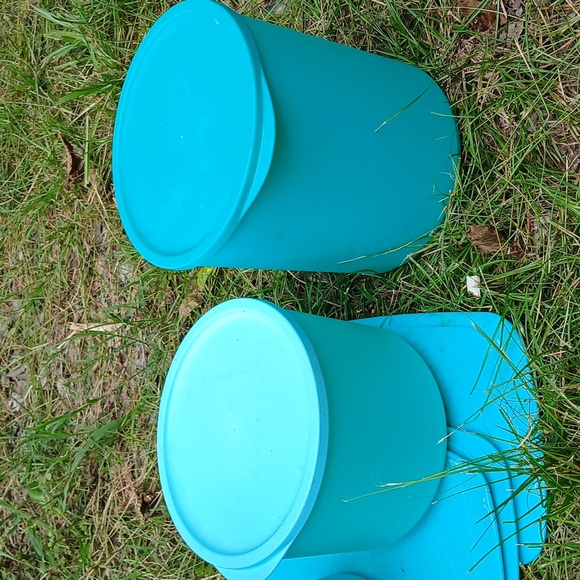 Tupperware lot - Picture 3 of 3